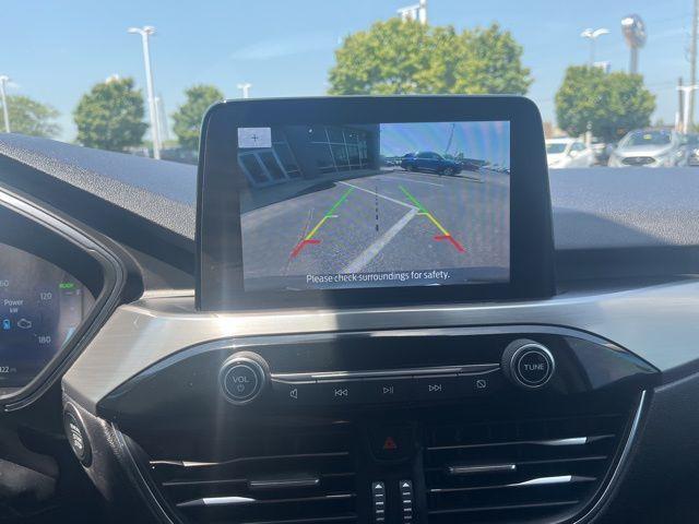 Photo of 2021 Gray Metallic Ford Escape