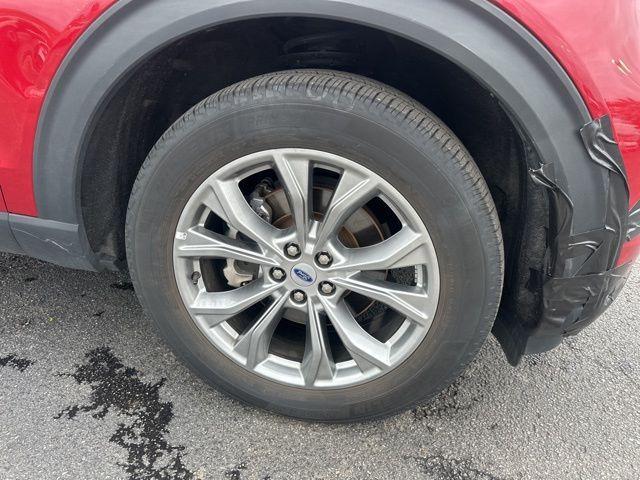 Photo of 2023 Rapid Red Metallic Tinted Clearcoat Ford Explorer