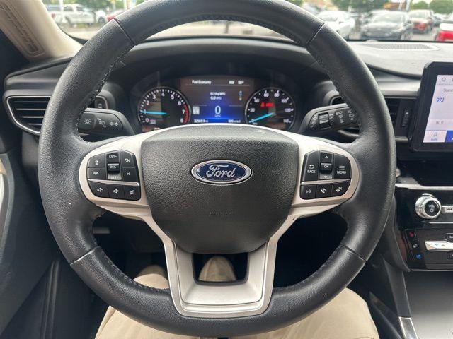 Photo of 2023 Rapid Red Metallic Tinted Clearcoat Ford Explorer
