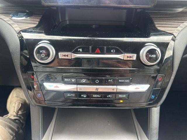 Photo of 2023 Rapid Red Metallic Tinted Clearcoat Ford Explorer
