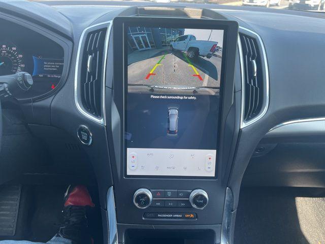 Photo of 2024 Gray Metallic Ford Edge