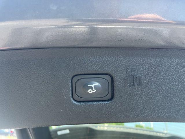 Photo of 2024 Gray Metallic Ford Edge