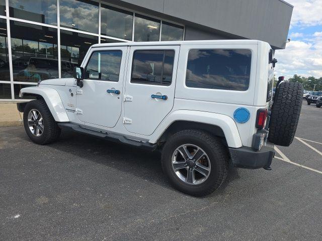 Photo of 2014 Bright White Jeep Wrangler Unlimited