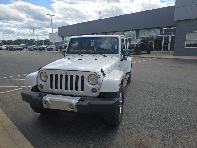Photo of 2014 Bright White Jeep Wrangler Unlimited