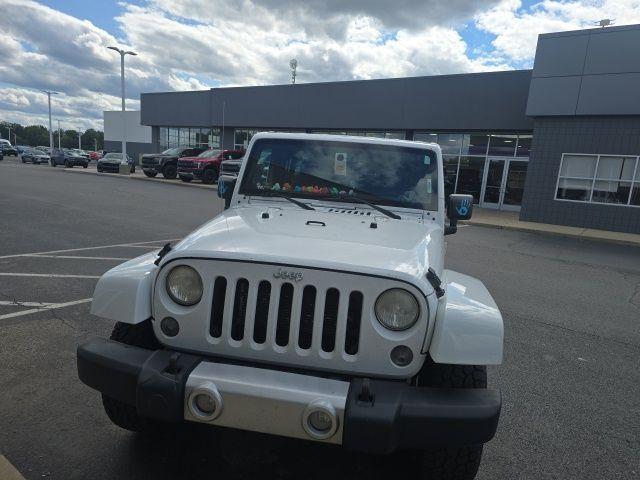 Photo of 2014 Bright White Jeep Wrangler Unlimited