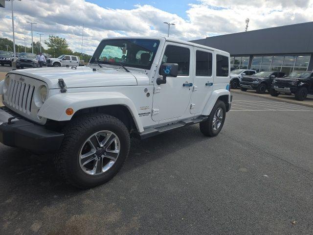 Photo of 2014 Bright White Jeep Wrangler Unlimited