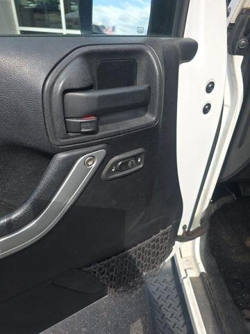 Photo of 2014 Bright White Jeep Wrangler Unlimited