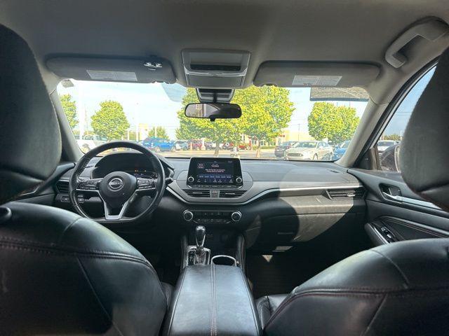 Photo of 2023 Gray Nissan Altima
