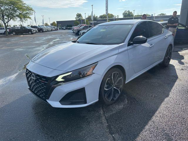 Photo of 2023 Gray Nissan Altima