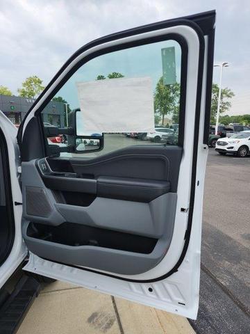 Photo of 2026 Oxford White Ford F-250