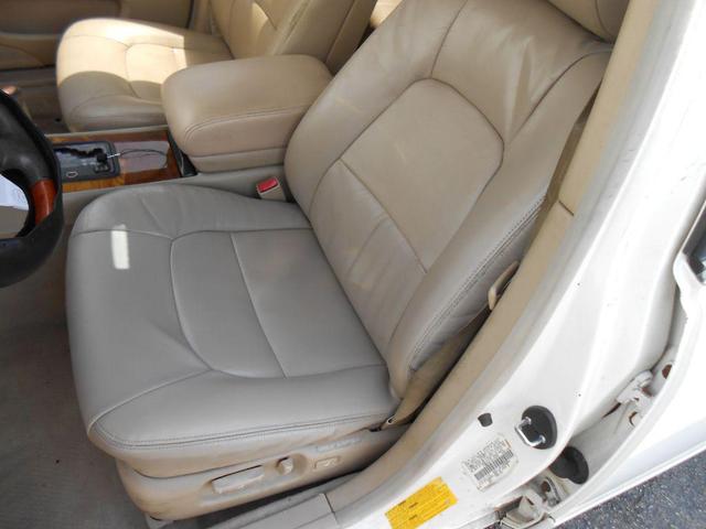 Photo of 1999 WHITE Lexus LS 400