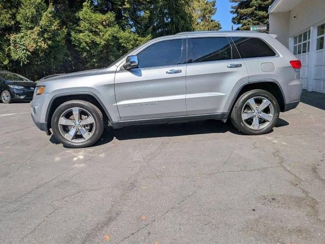 Photo of 2014 Silver Jeep Grand Cherokee