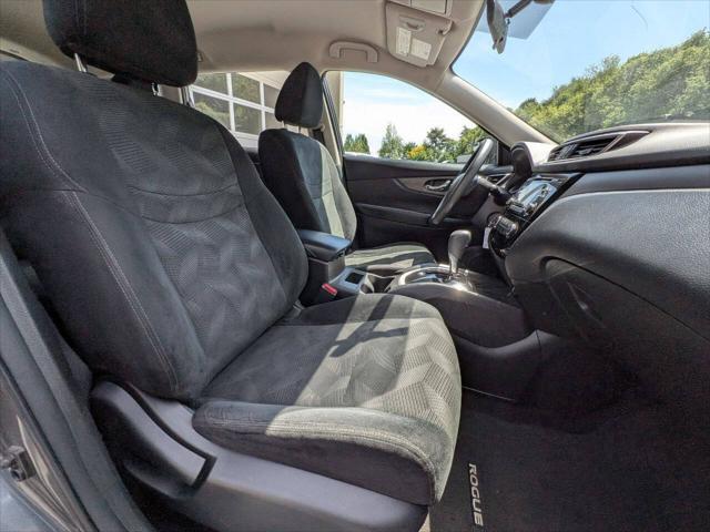 Photo of 2016 Gray Nissan Rogue