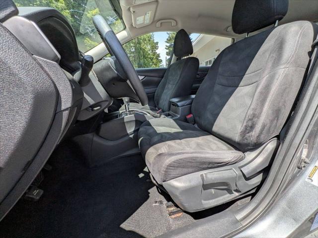 Photo of 2016 Gray Nissan Rogue