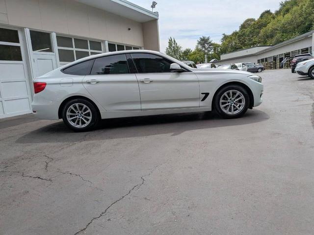 Photo of 2015 White BMW 328 Gran Turismo