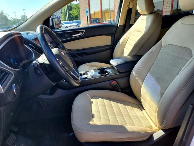 Photo of 2017 White Ford Edge