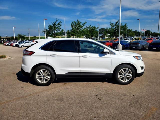 Photo of 2017 White Ford Edge