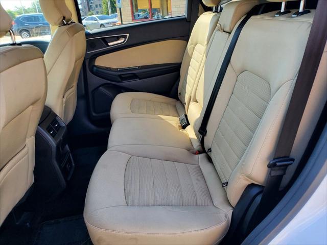 Photo of 2017 White Ford Edge