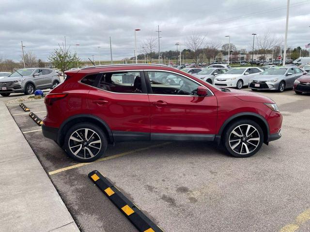 Photo of 2017 Palatial Ruby Nissan Rogue Sport