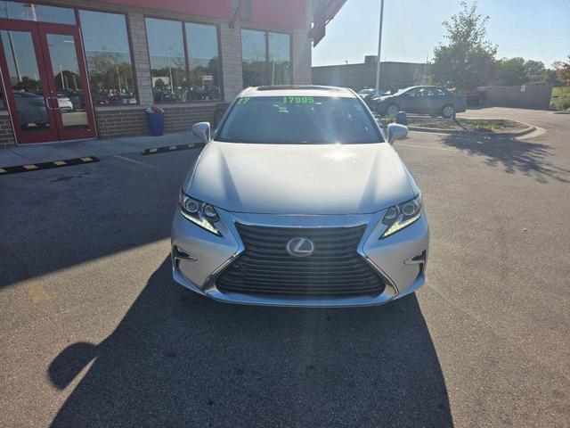 Photo of 2017 Silver Lexus ES 300h