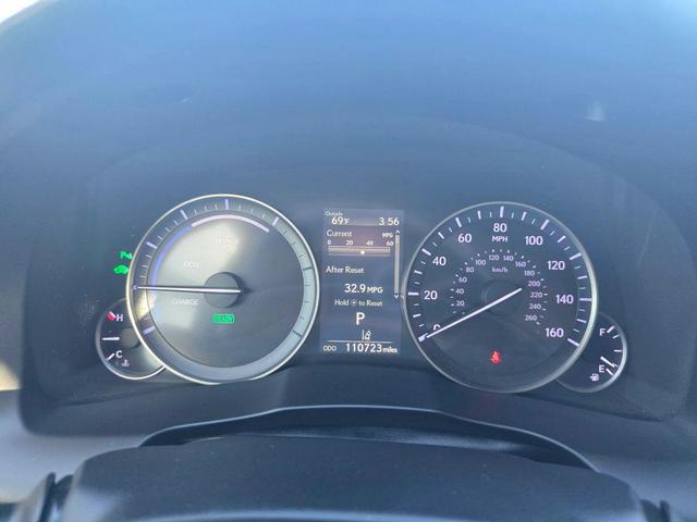 Photo of 2017 Silver Lexus ES 300h