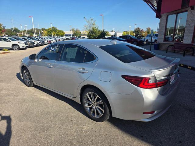 Photo of 2017 Silver Lexus ES 300h