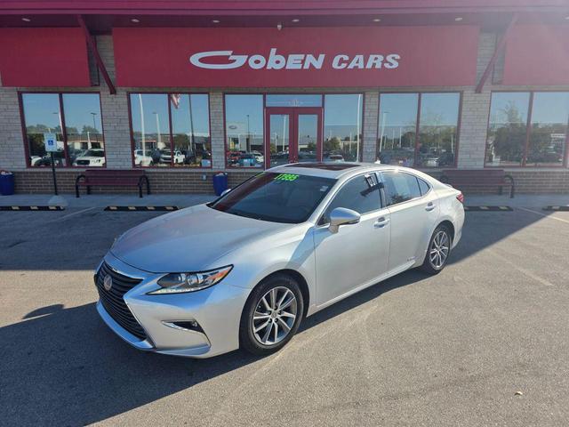 Photo of 2017 Silver Lexus ES 300h