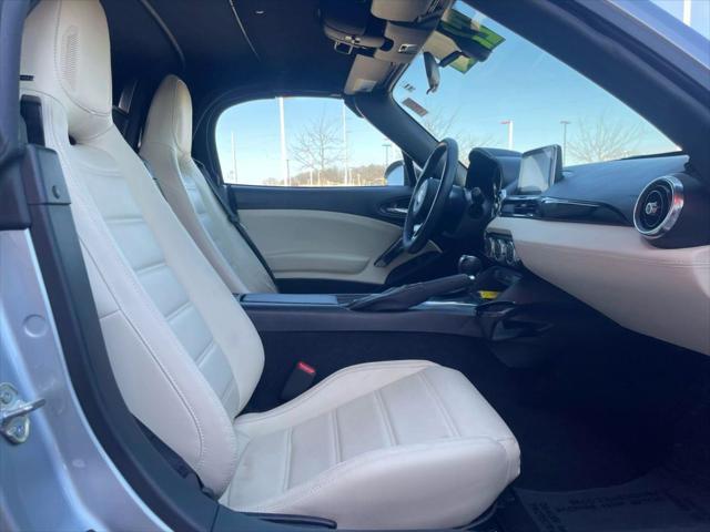 Photo of 2019 Chiaro Silver Metallic FIAT 124 Spider
