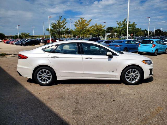 Photo of 2019 White Platinum Metallic Tri-Coat Ford Fusion Hybrid