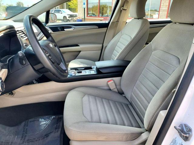 Photo of 2019 White Platinum Metallic Tri-Coat Ford Fusion Hybrid