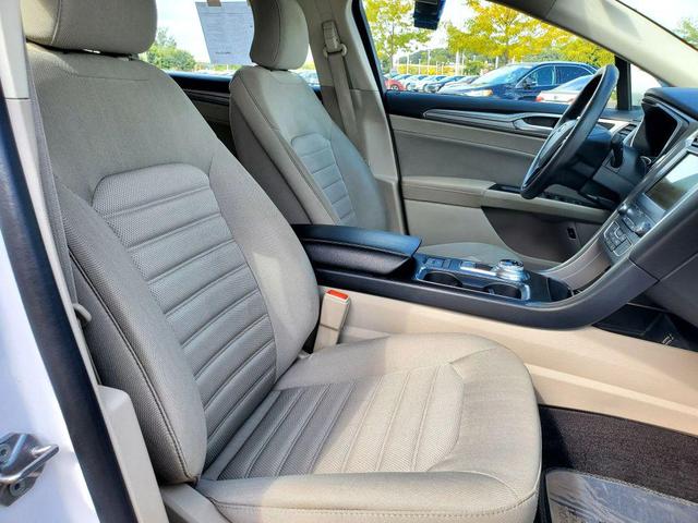 Photo of 2019 White Platinum Metallic Tri-Coat Ford Fusion Hybrid