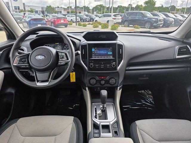 Photo of 2023 Crystal White Pearl Subaru Forester