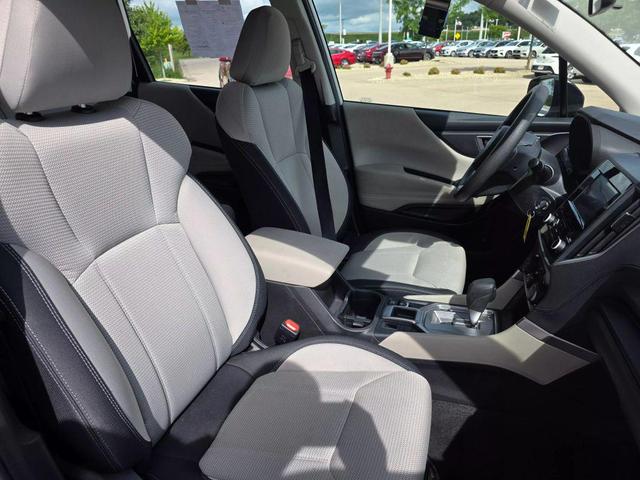 Photo of 2023 Crystal White Pearl Subaru Forester