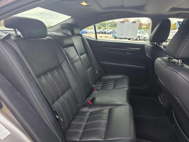 Photo of 2016 Silver Lexus ES 350