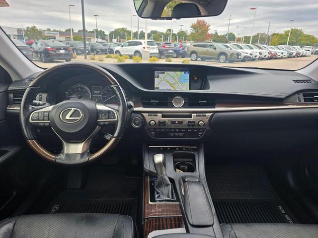 Photo of 2016 Silver Lexus ES 350