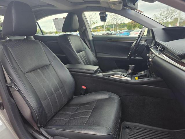 Photo of 2016 Silver Lexus ES 350