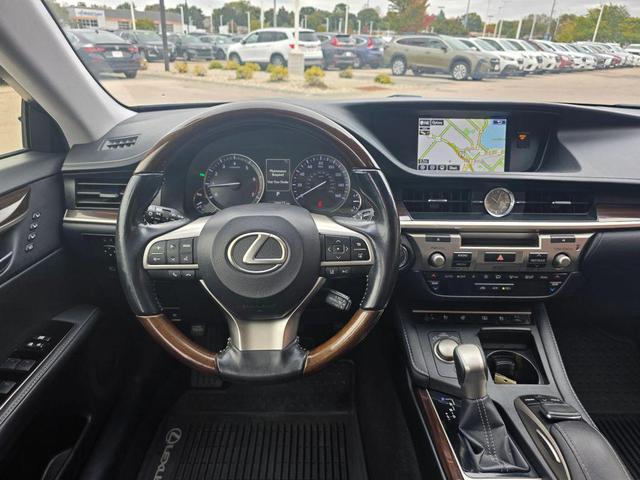 Photo of 2016 Silver Lexus ES 350