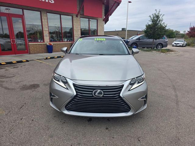 Photo of 2016 Silver Lexus ES 350