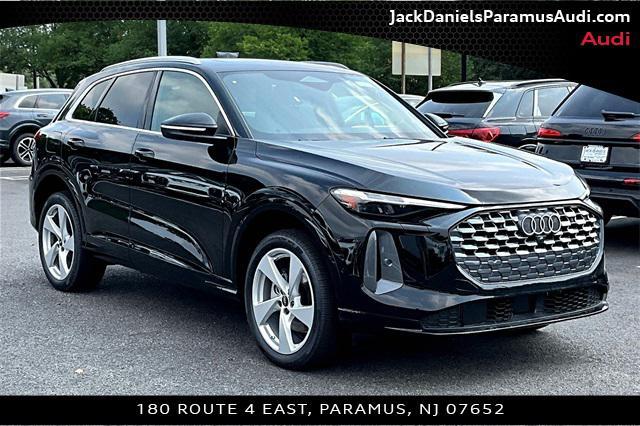Photo of 2025 Mythos Black Metallic Audi Q5