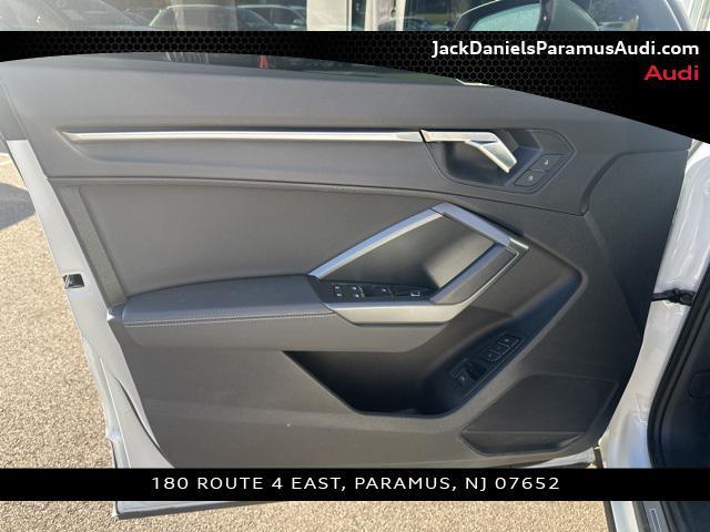 Photo of 2022 Glacier White Metallic Audi Q3