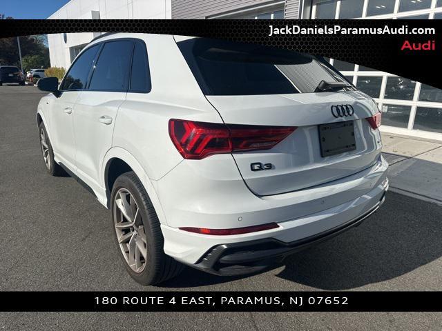 Photo of 2022 Glacier White Metallic Audi Q3