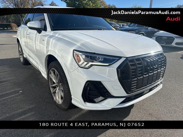 Photo of 2022 Glacier White Metallic Audi Q3