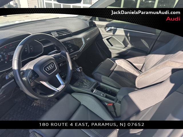Photo of 2022 Glacier White Metallic Audi Q3