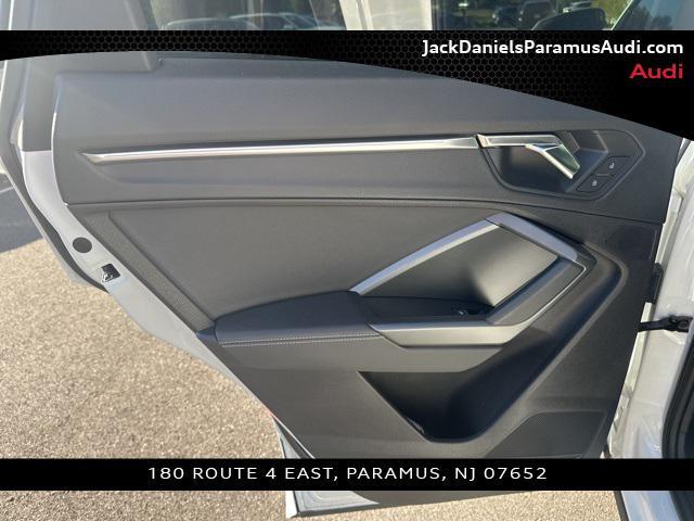 Photo of 2022 Glacier White Metallic Audi Q3