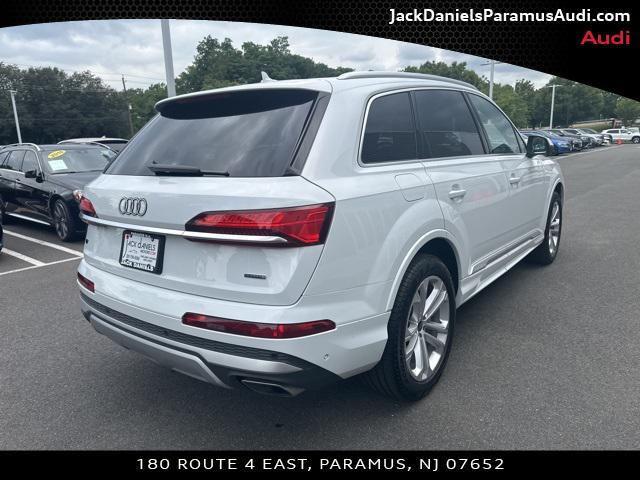 Photo of 2025 Glacier White Audi Q7