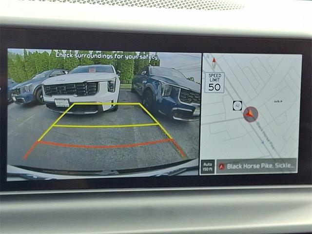 Photo of 2024 Clear White/Black Roof Kia Seltos