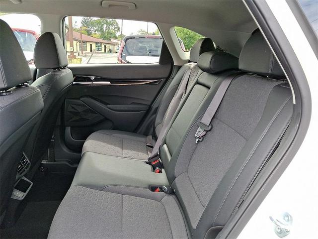 Photo of 2024 Clear White/Black Roof Kia Seltos