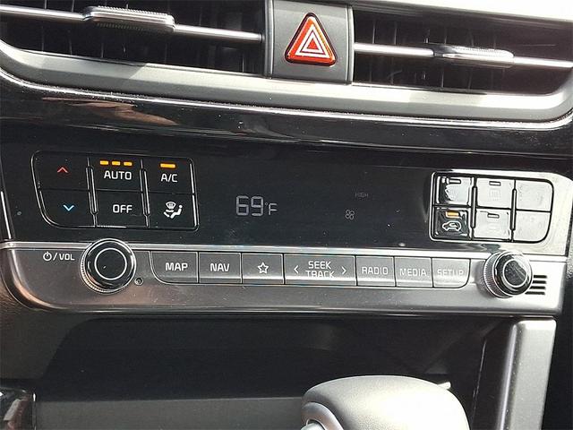 Photo of 2024 Pluton Blue/Black Roof Kia Seltos