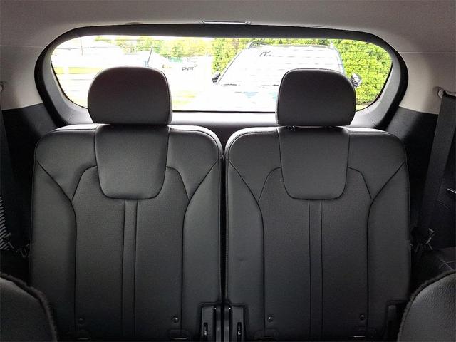 Photo of 2022 Ebony Black Kia Sorento
