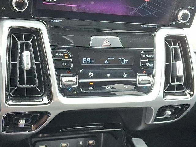 Photo of 2022 Ebony Black Kia Sorento